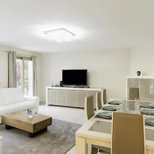 lhauterive-magnifique-t3-piscine-tennis-caluire.hotels-rhonealpes.com/